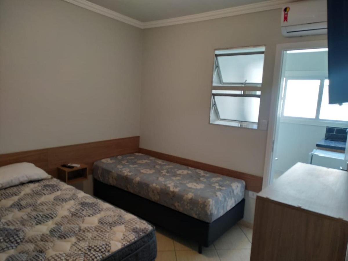 Kitnet Asturias 51B No Ed. Guariata, Proximo A Praia Das Asturias Em 瓜鲁雅 外观 照片
